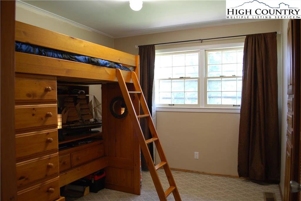 Image number 5 for the current listing
