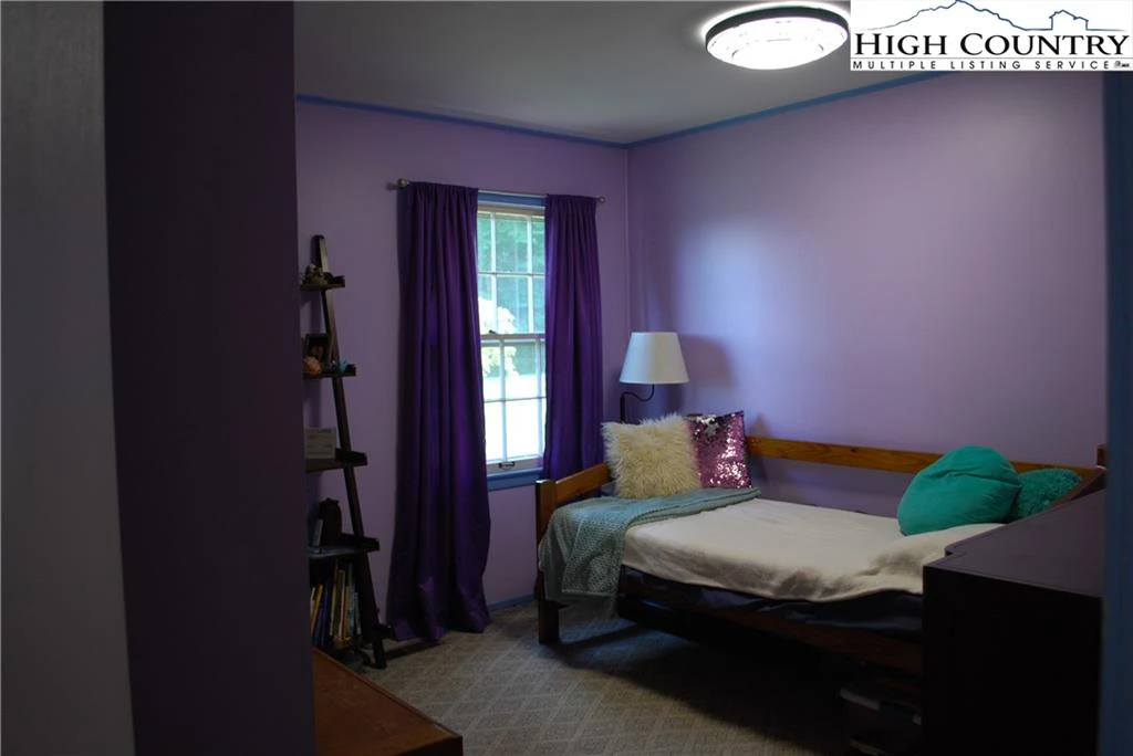 Image number 6 for the current listing
