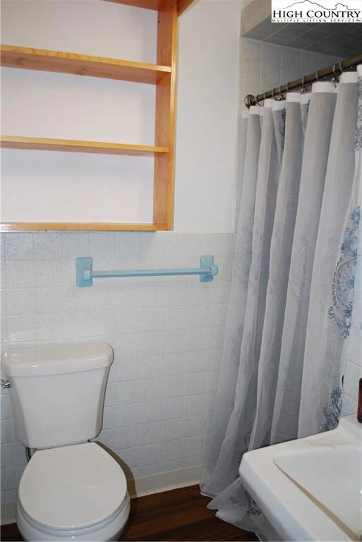 Image number 2 for the current listing