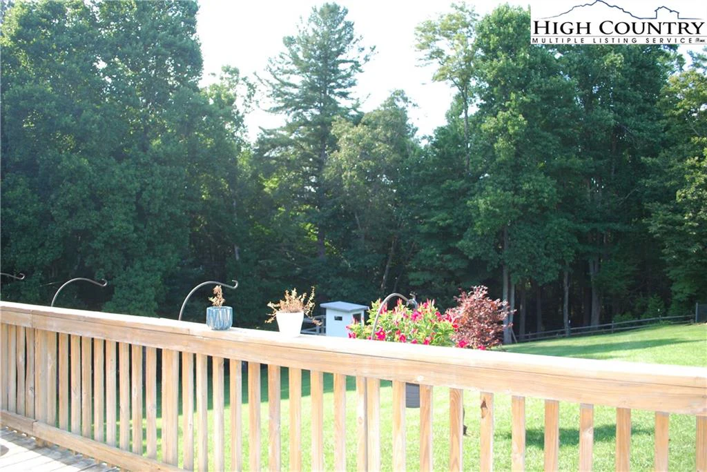 Image number 14 for the current listing
