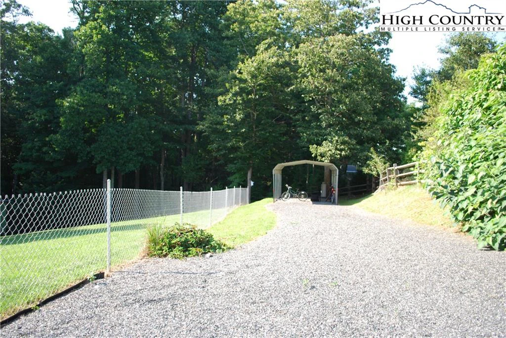 Image number 16 for the current listing