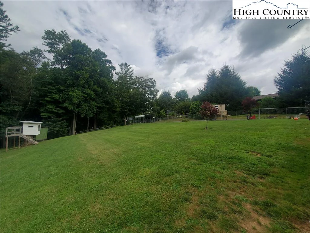 Image number 17 for the current listing