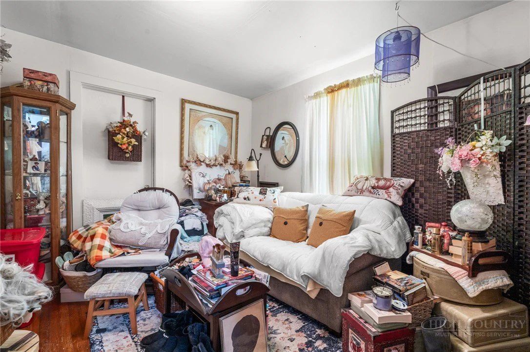 Image number 3 for the current listing