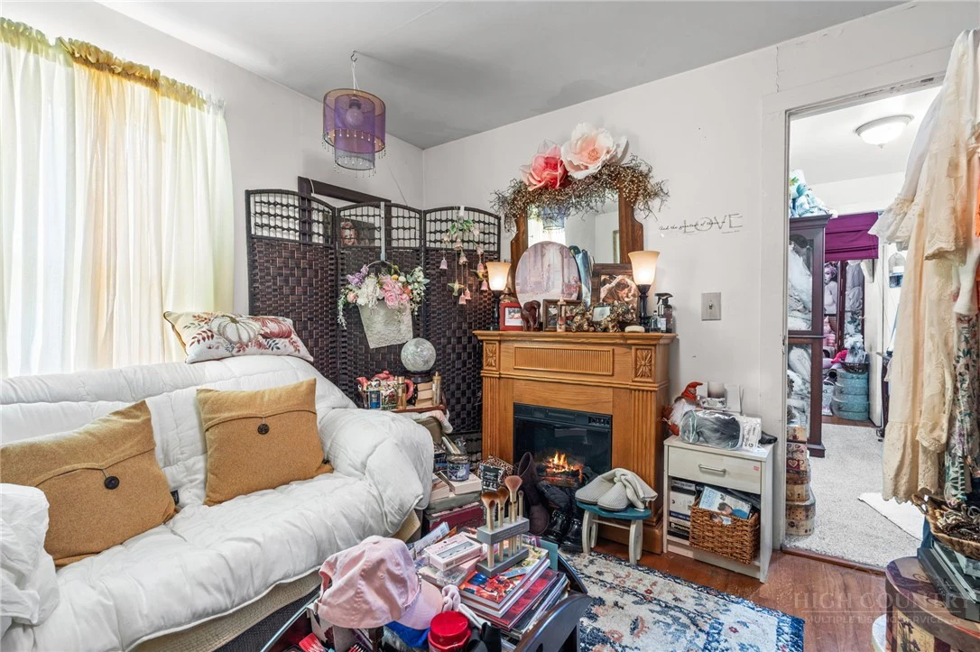 Image number 5 for the current listing