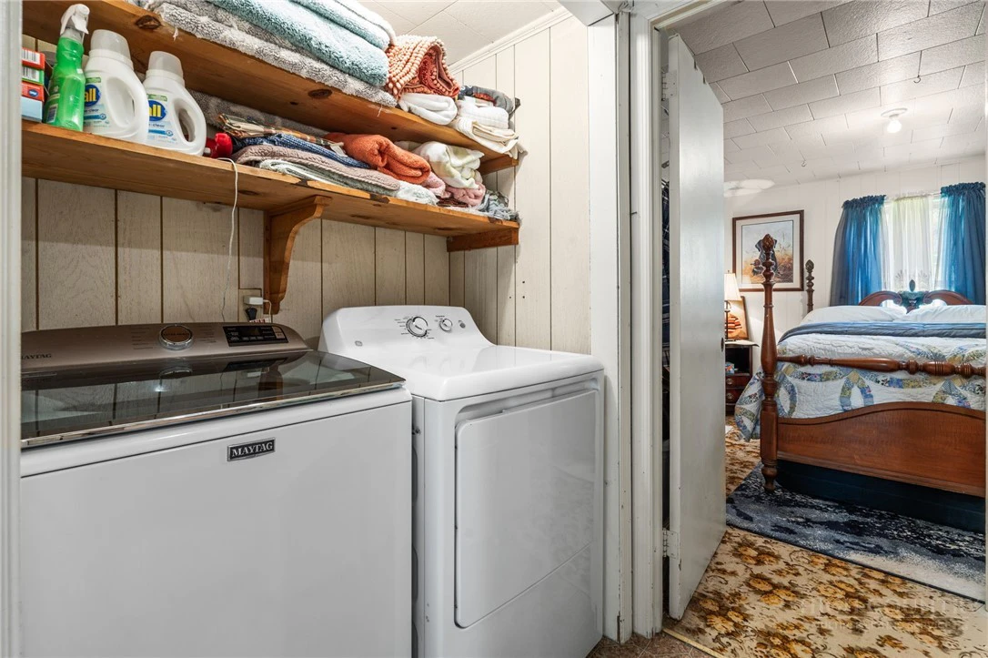 Image number 9 for the current listing