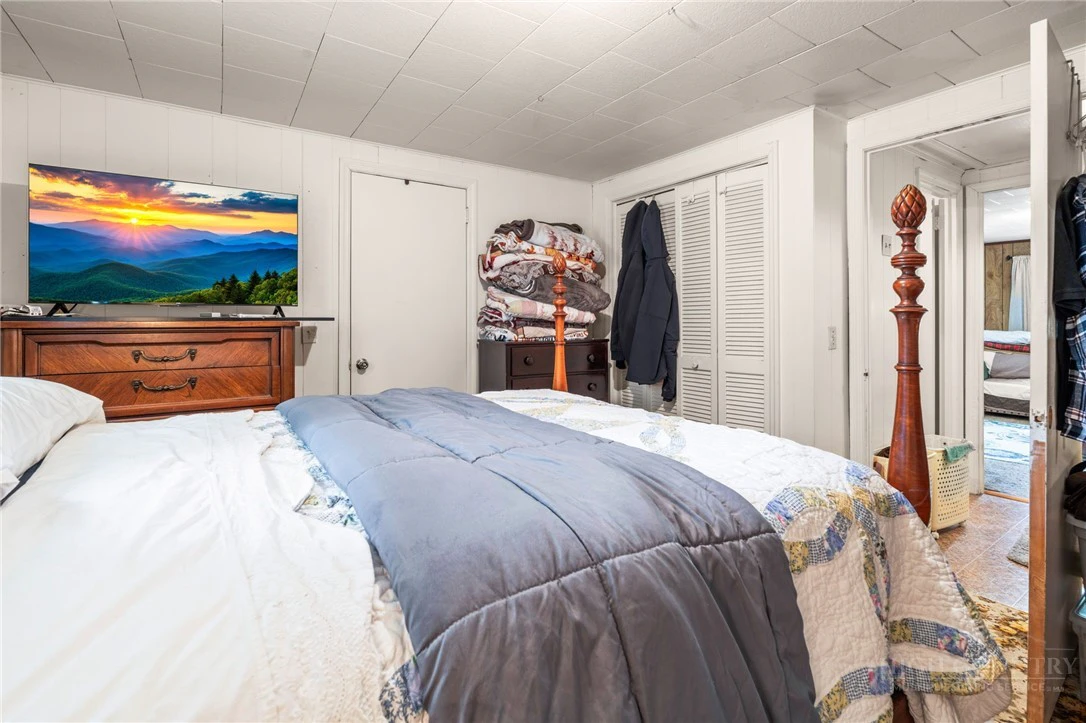 Image number 12 for the current listing