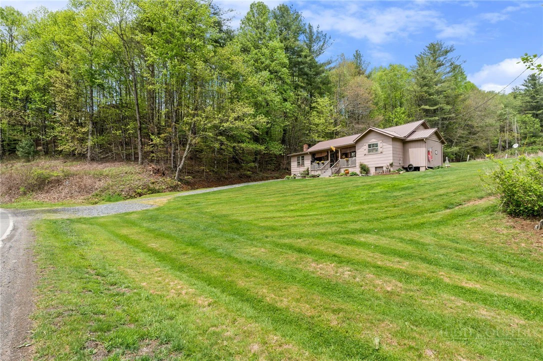 Image number 21 for the current listing