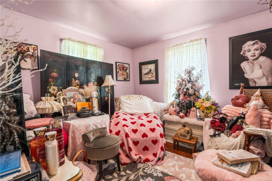 Image number 8 for the current listing