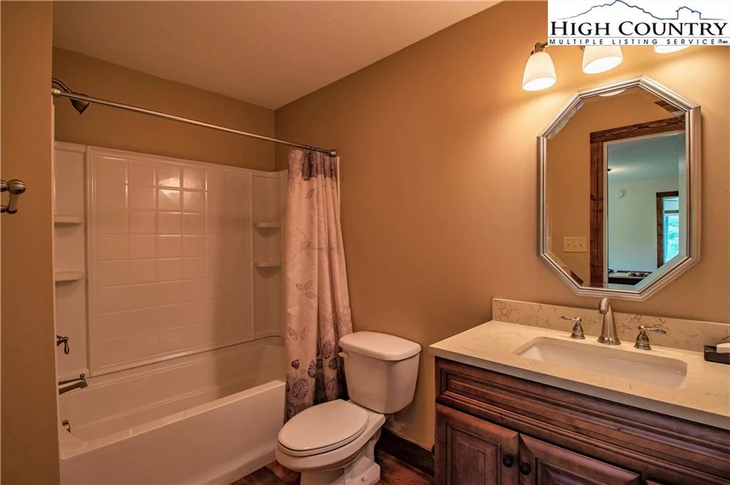 Image number 3 for the current listing