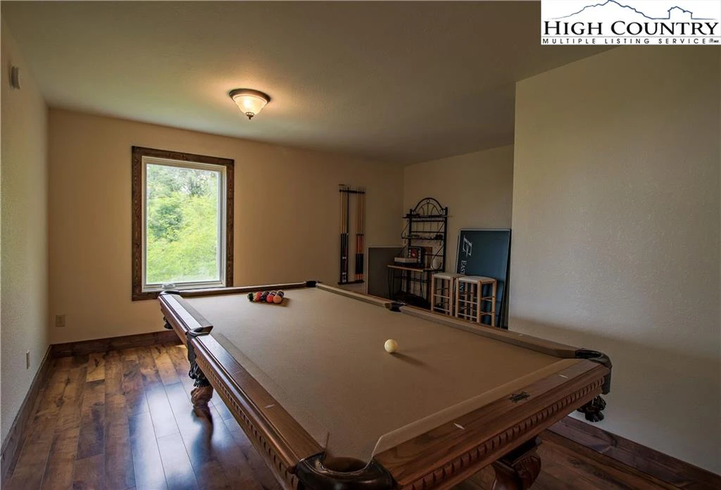 Image number 8 for the current listing