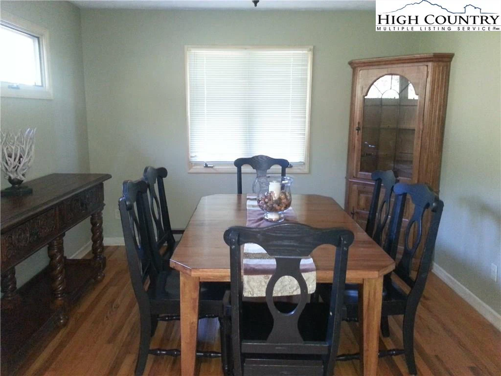 Image number 17 for the current listing