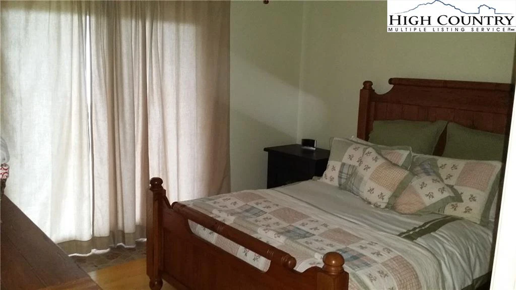 Image number 2 for the current listing