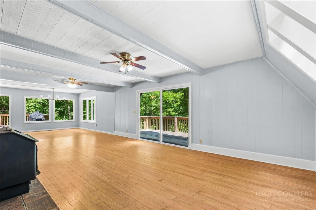 Image number 10 for the current listing