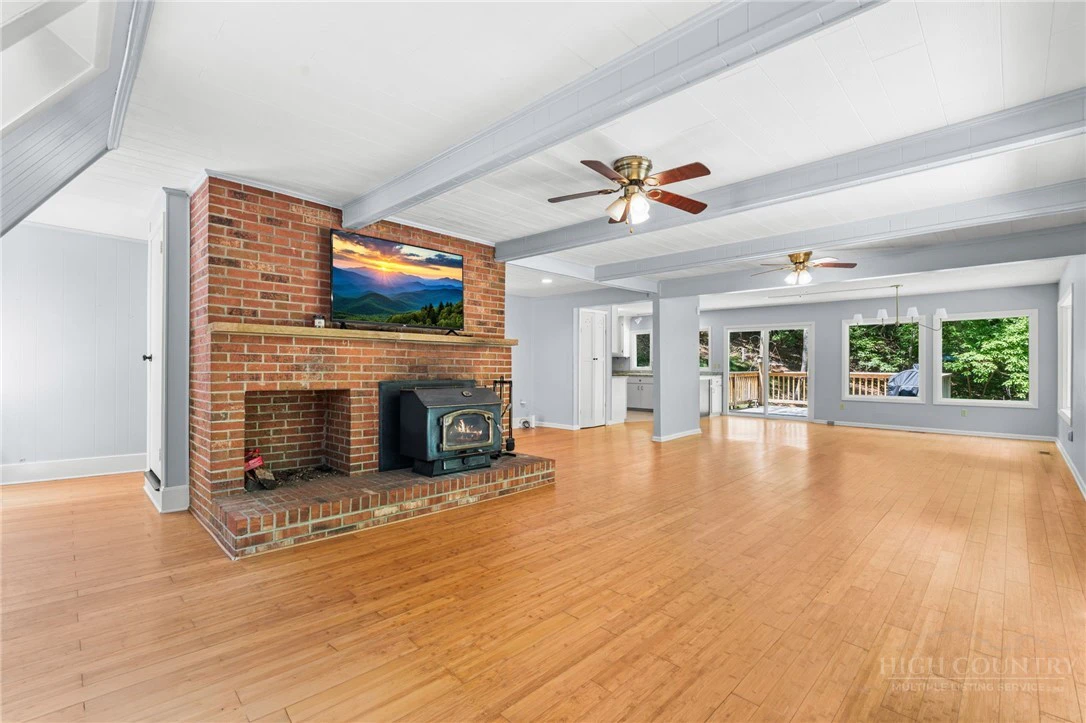 Image number 6 for the current listing