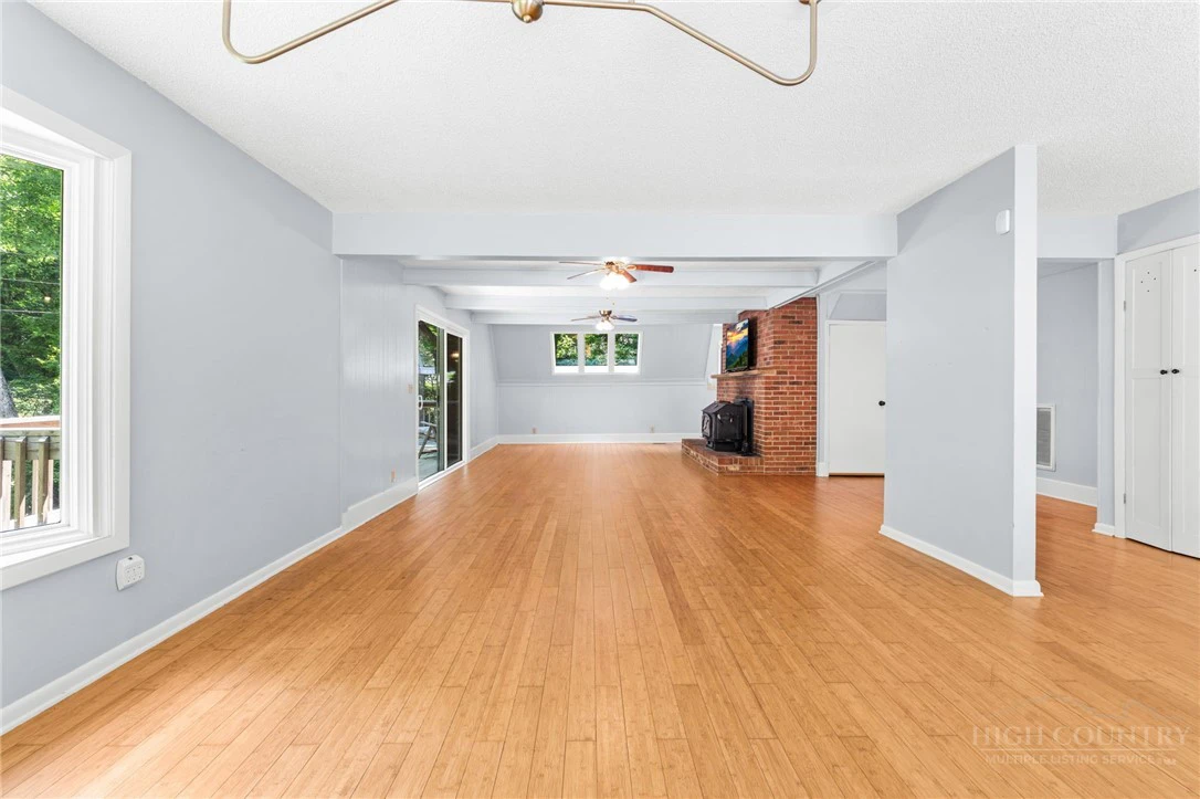 Image number 9 for the current listing
