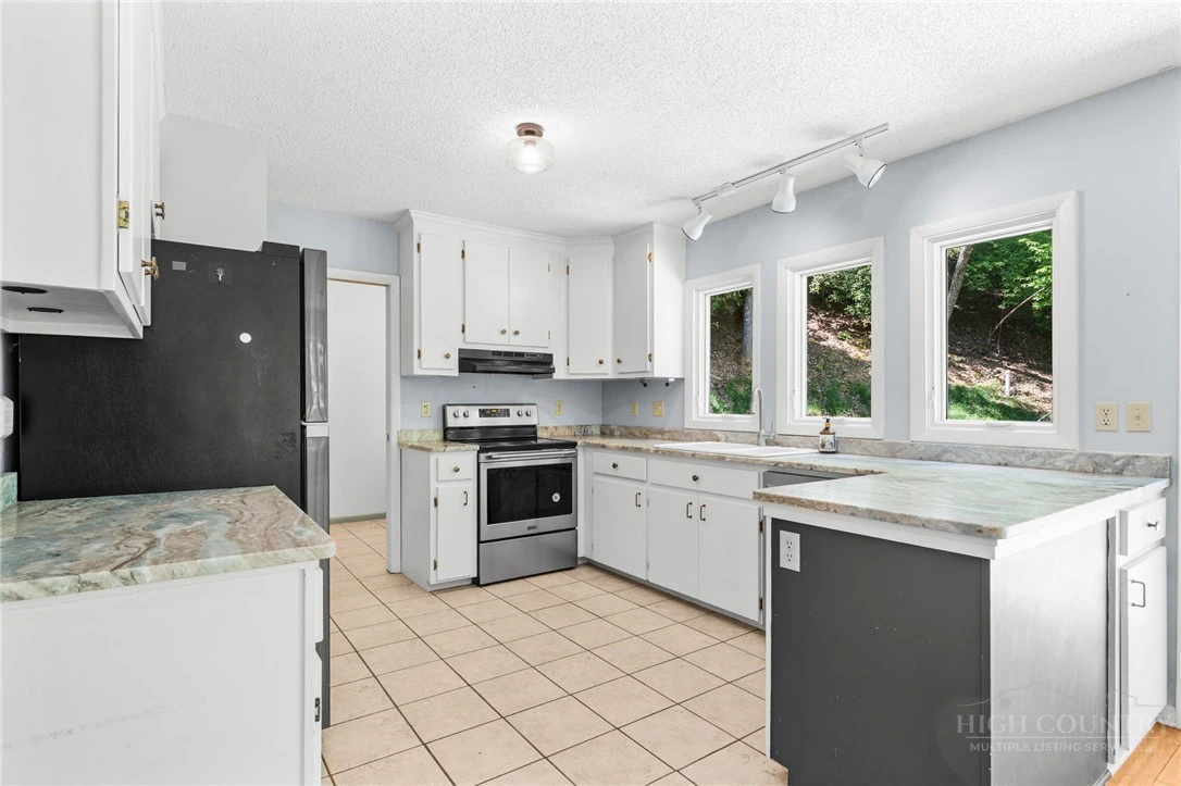 Image number 12 for the current listing