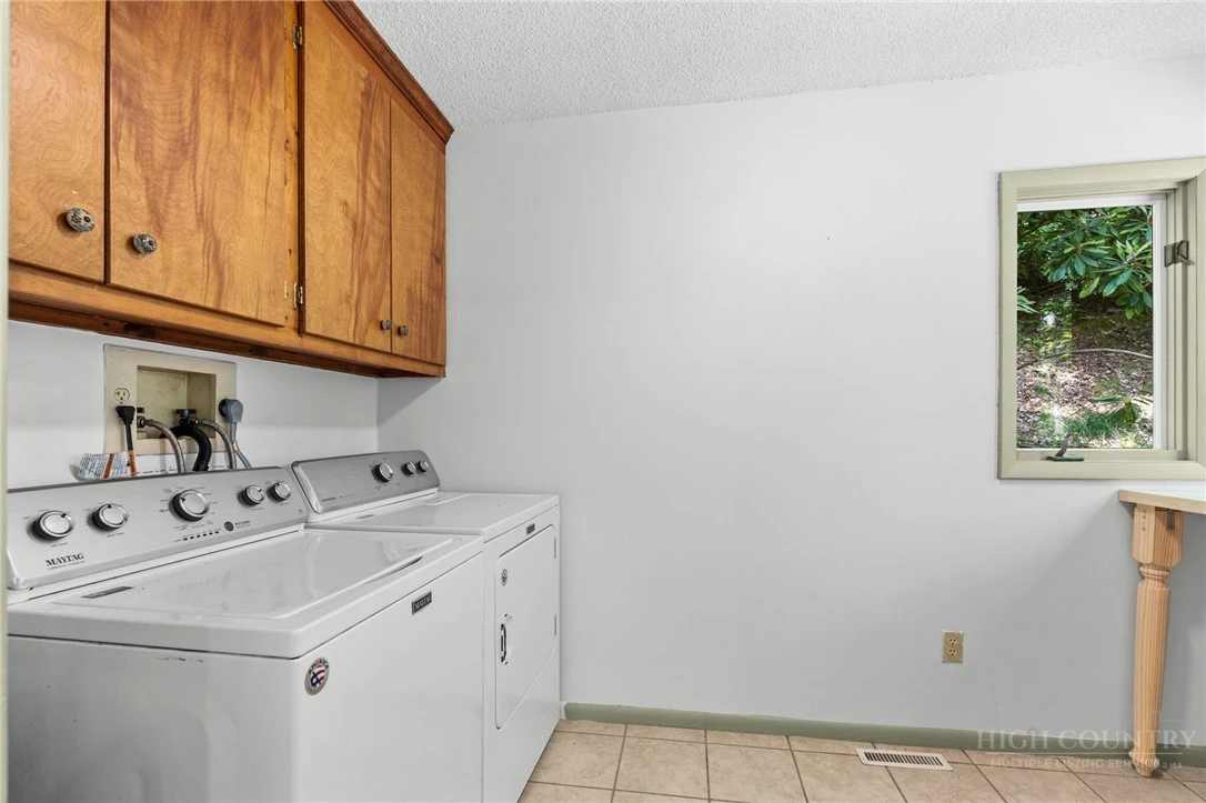 Image number 16 for the current listing
