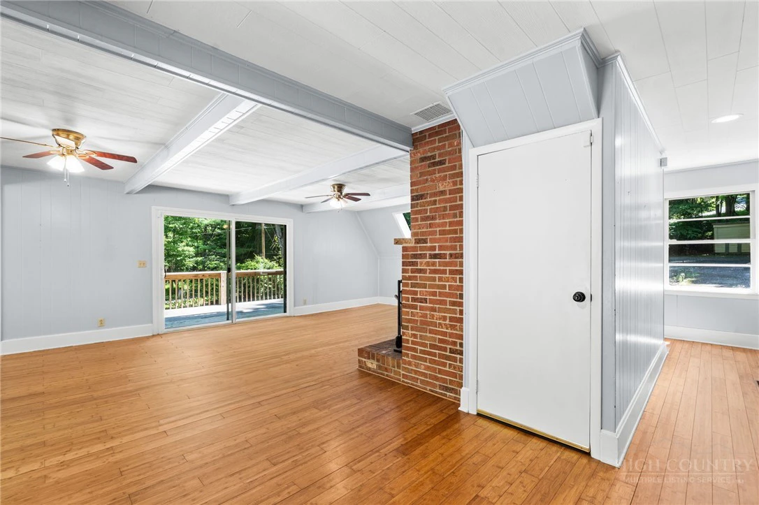 Image number 8 for the current listing