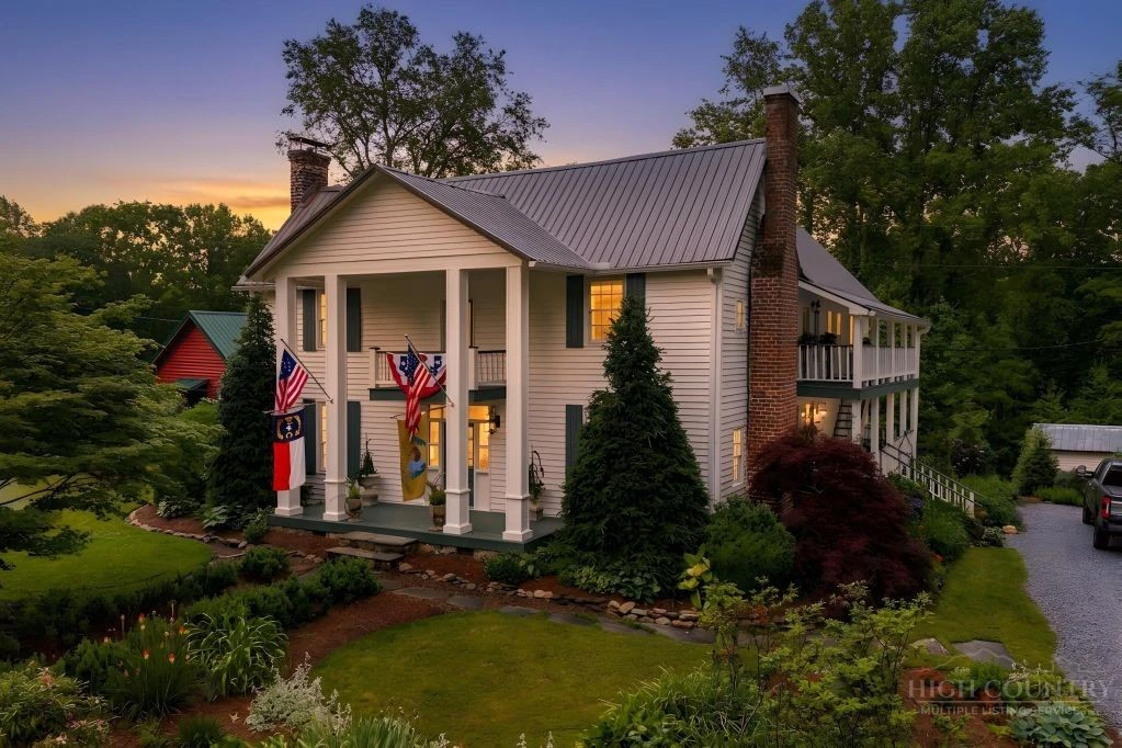 Image number 1 for the current listing