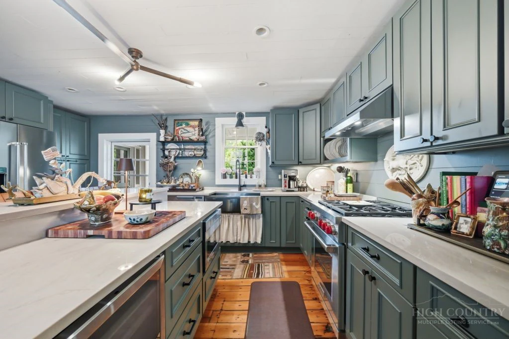 Image number 3 for the current listing