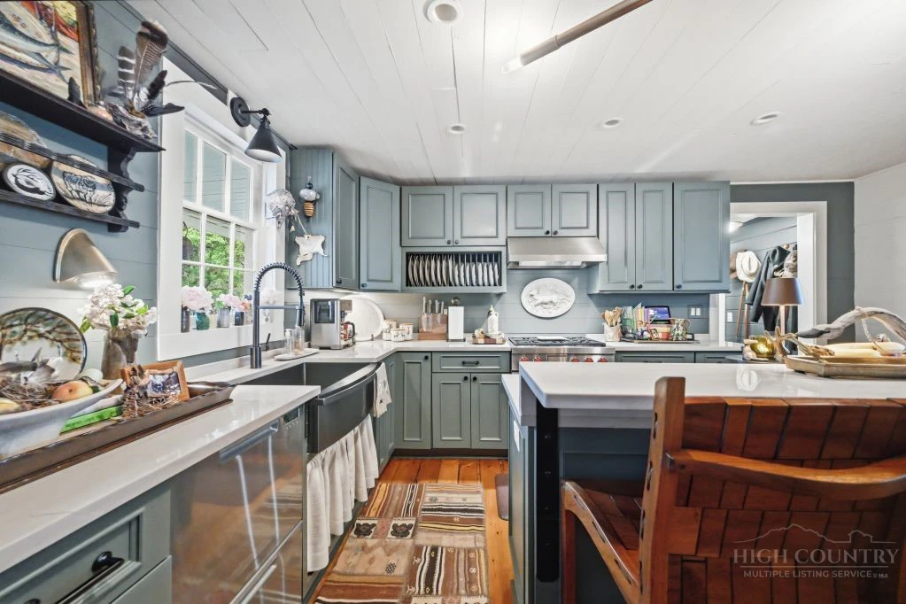 Image number 4 for the current listing
