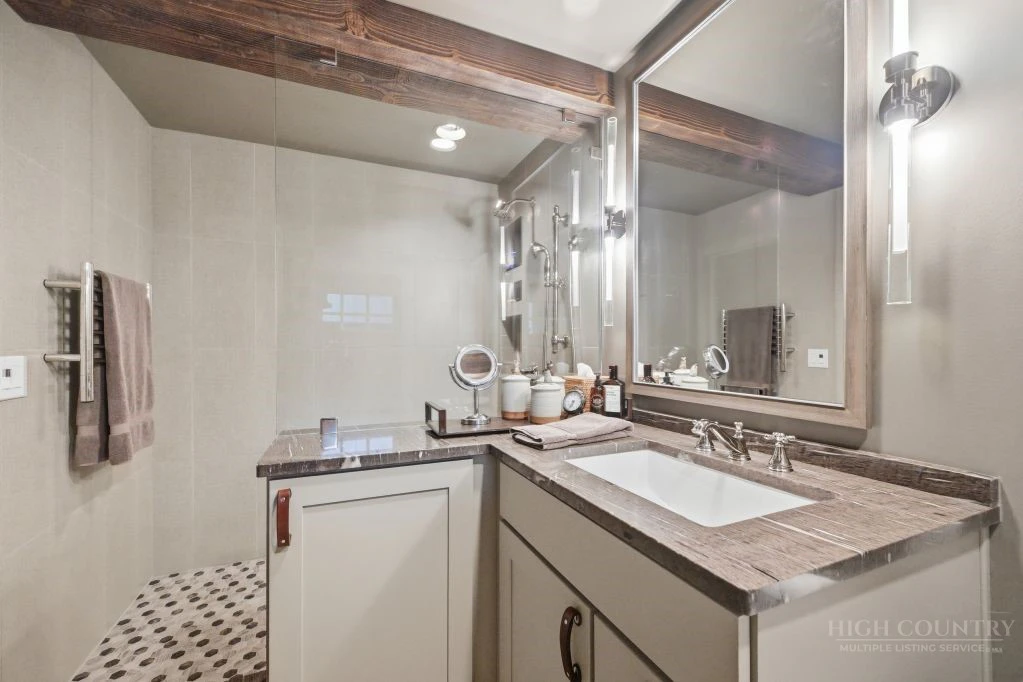 Image number 7 for the current listing
