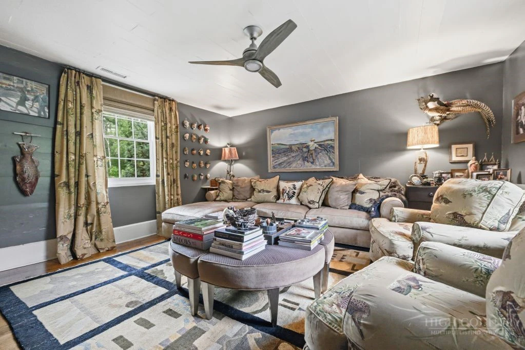 Image number 10 for the current listing