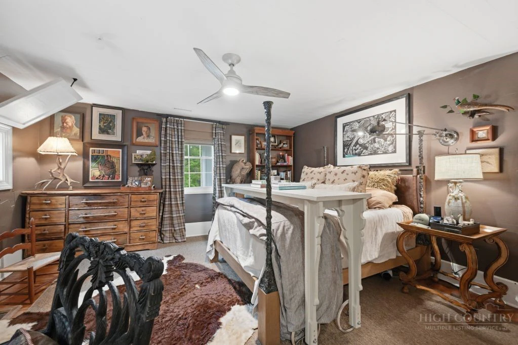 Image number 12 for the current listing