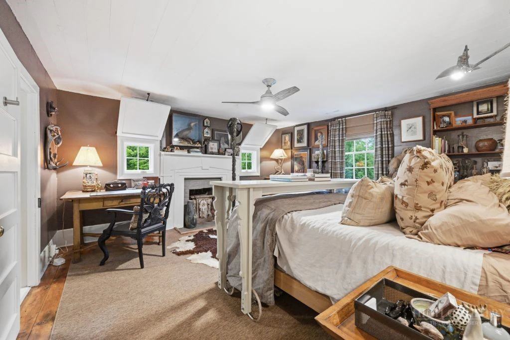 Image number 13 for the current listing