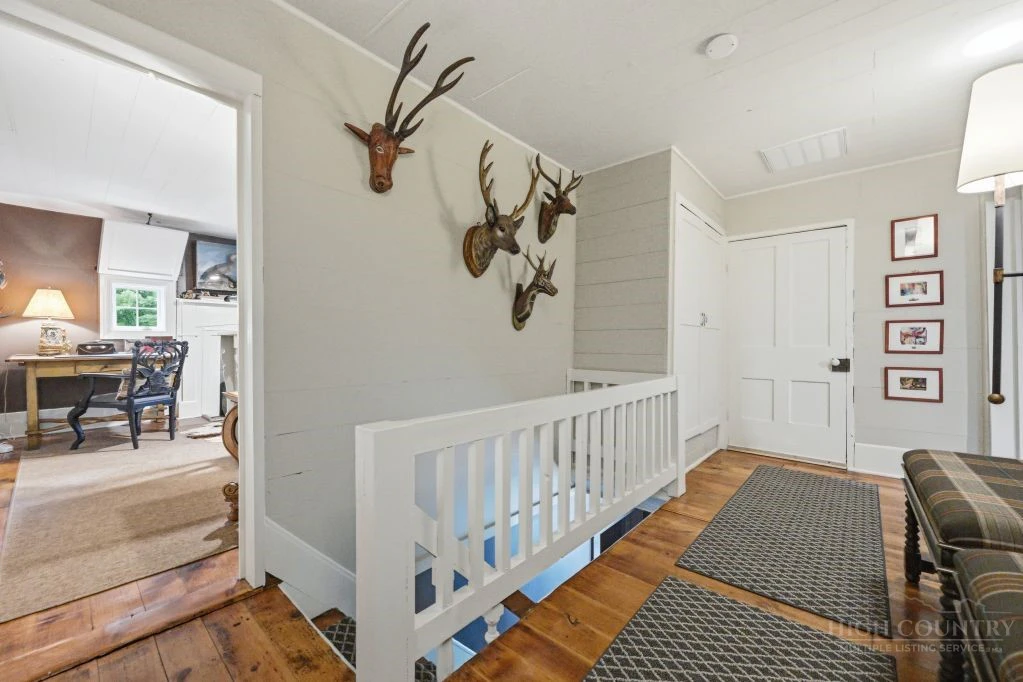 Image number 14 for the current listing