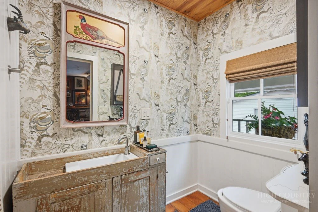 Image number 15 for the current listing