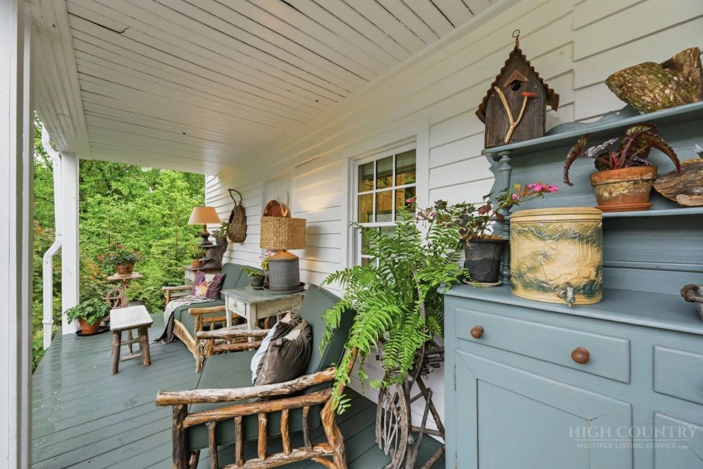 Image number 21 for the current listing