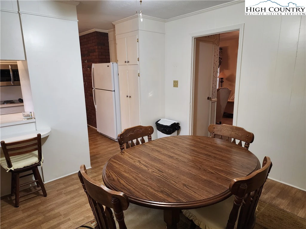Image number 3 for the current listing