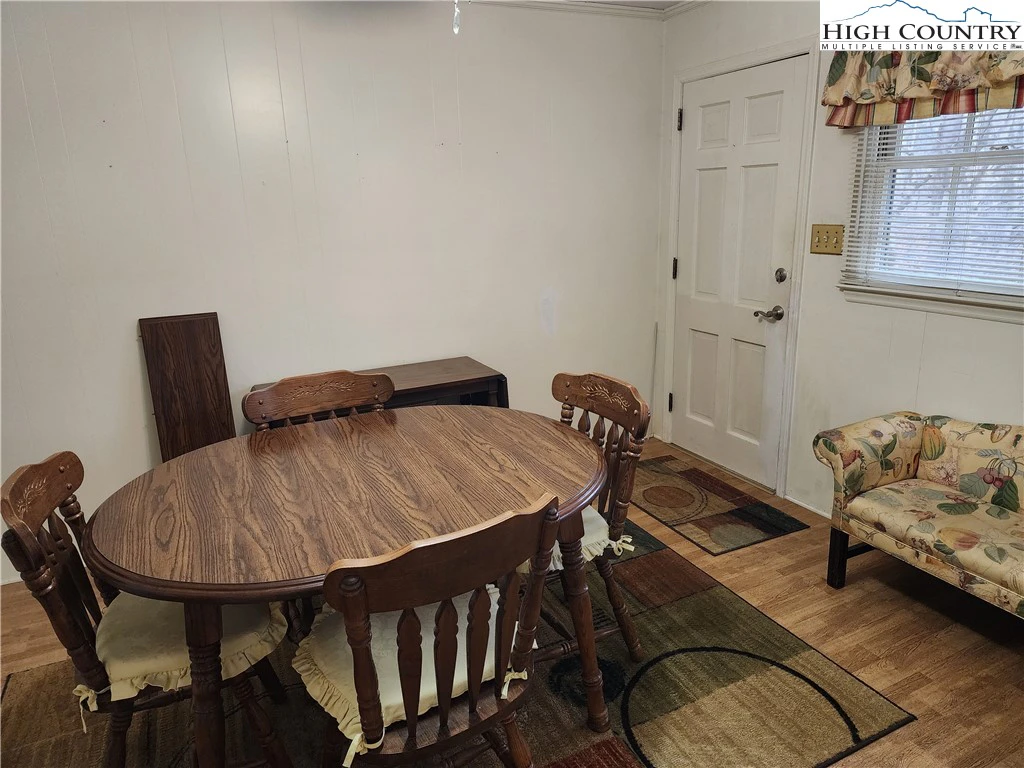 Image number 5 for the current listing
