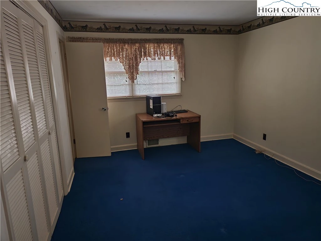 Image number 6 for the current listing