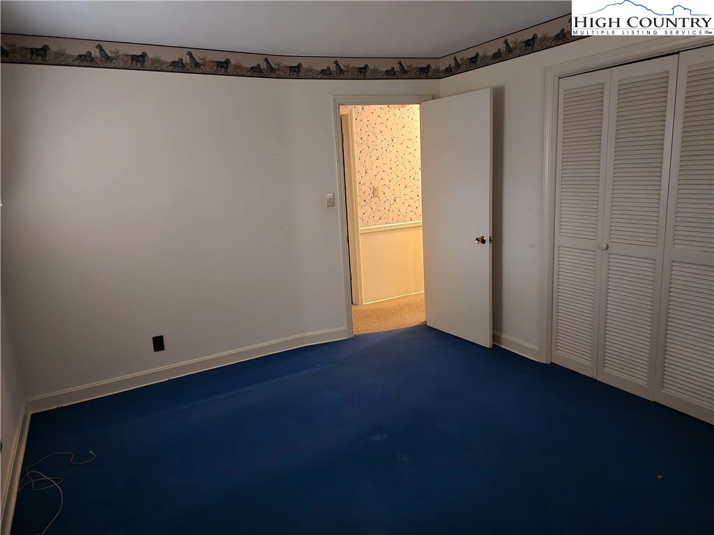Image number 9 for the current listing