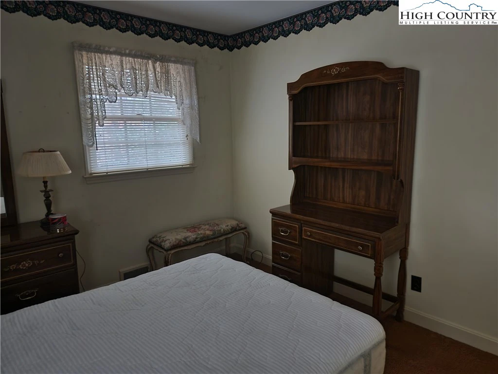 Image number 13 for the current listing
