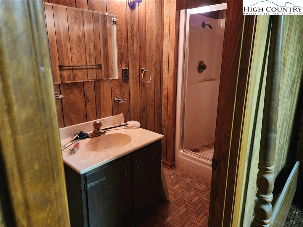 Image number 20 for the current listing