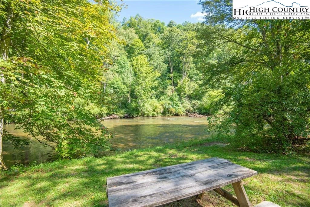 Image number 14 for the current listing