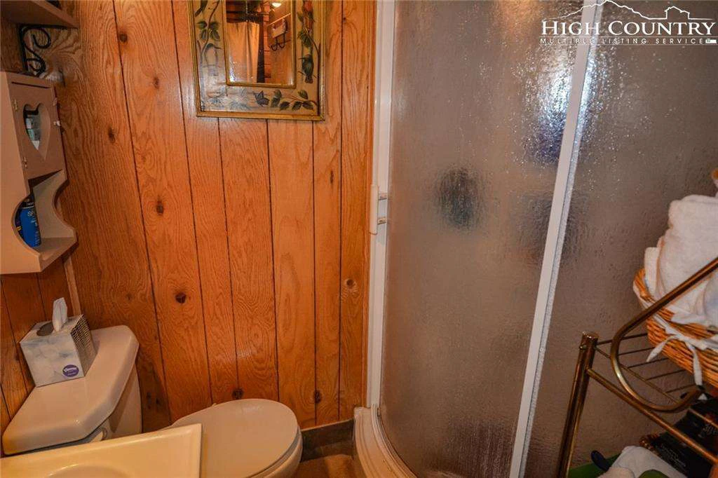 Image number 18 for the current listing