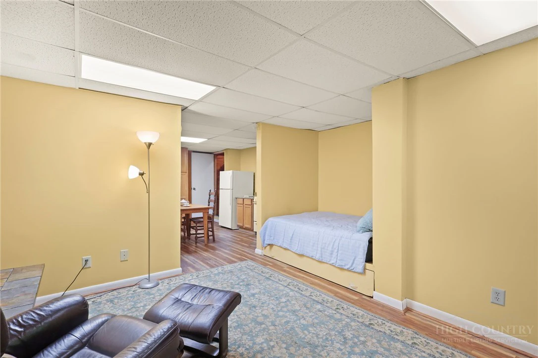 Image number 3 for the current listing