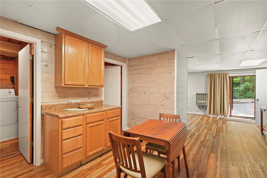 Image number 8 for the current listing