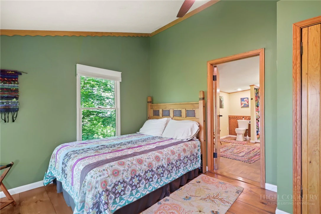 Image number 12 for the current listing
