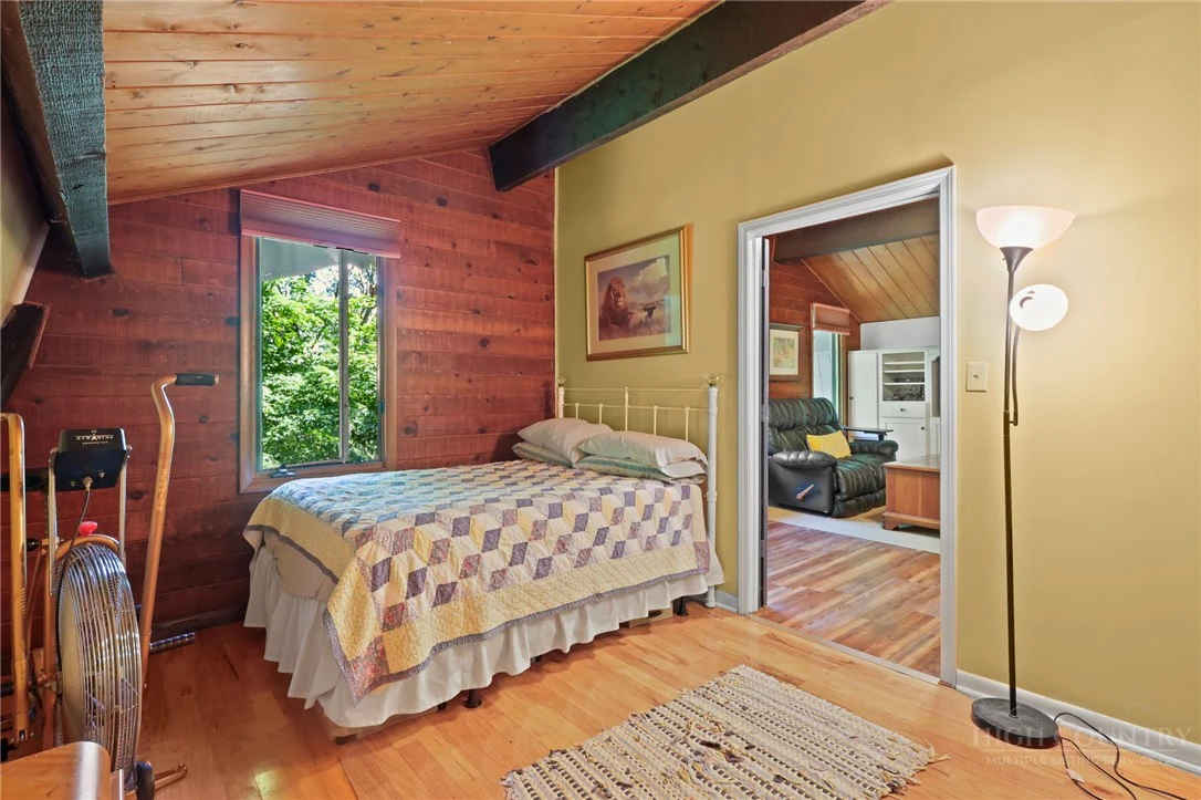 Image number 14 for the current listing
