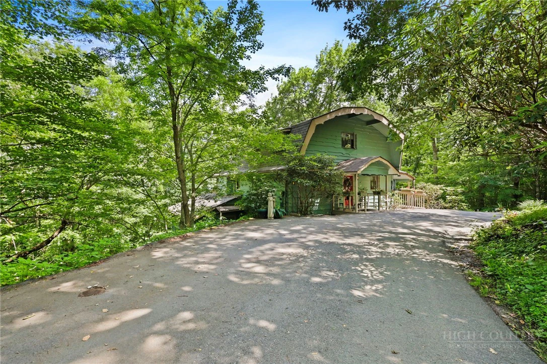 Image number 22 for the current listing