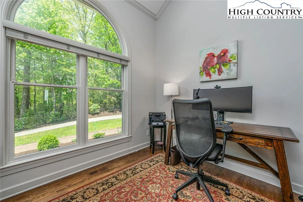 Image number 3 for the current listing