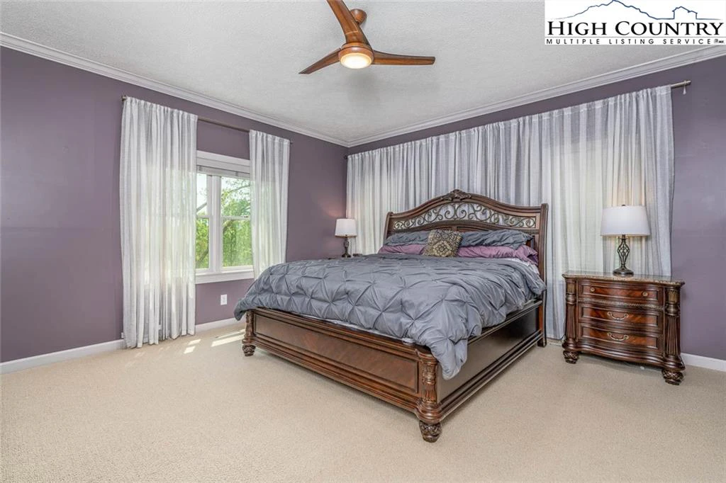 Image number 4 for the current listing