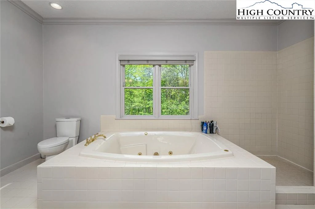 Image number 7 for the current listing