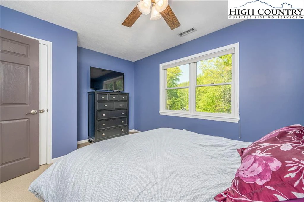 Image number 11 for the current listing
