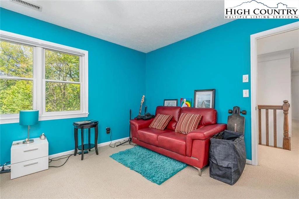 Image number 2 for the current listing